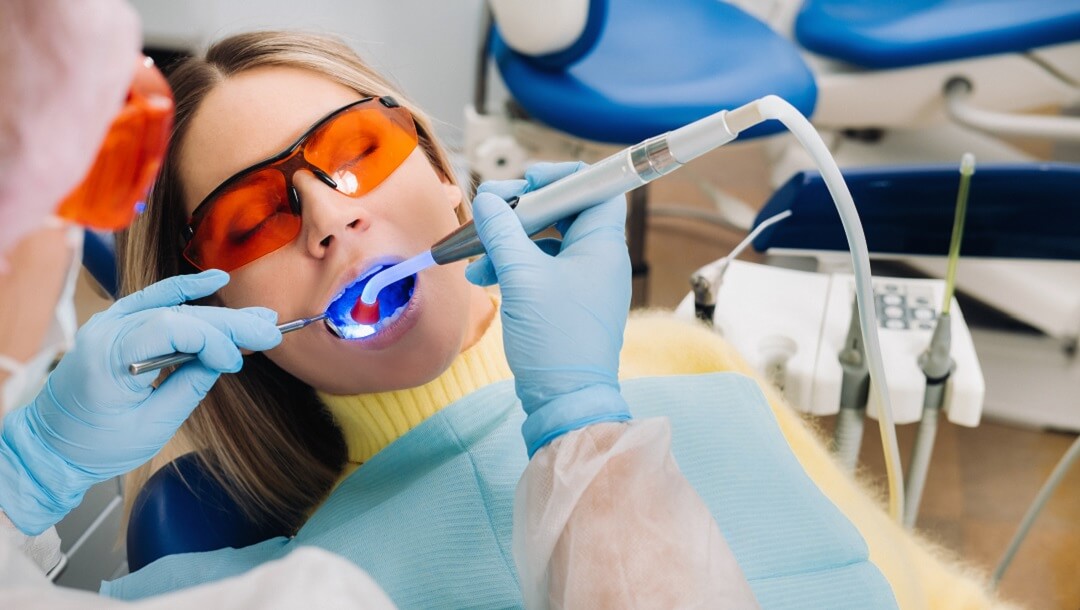 Effectiveness of Blue Light Teeth Whitening